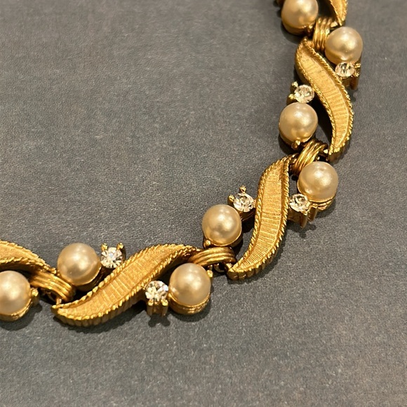 Vintage Trifari Pearl Gold Necklace. 1950’s - Picture 10 of 16